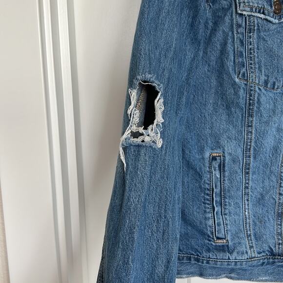 Forever 21 Women’s Blue Medium Wash Distressed Button Up Denim Jacket Size L‎ - Picture 7 of 13